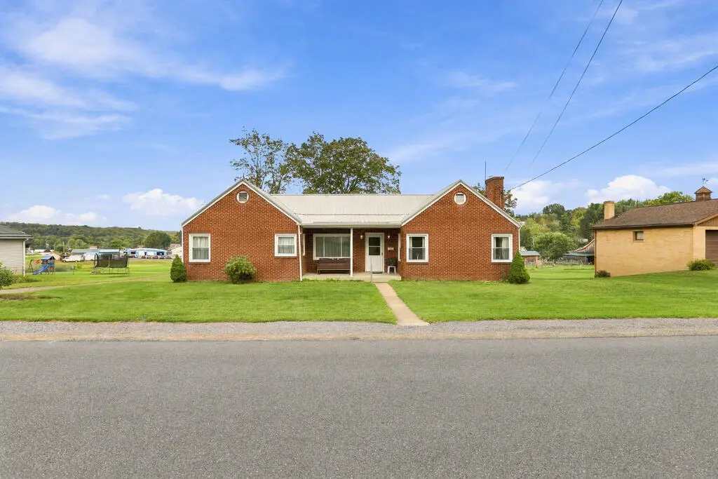 401 Dobson St, Windber, PA 15963 - #1