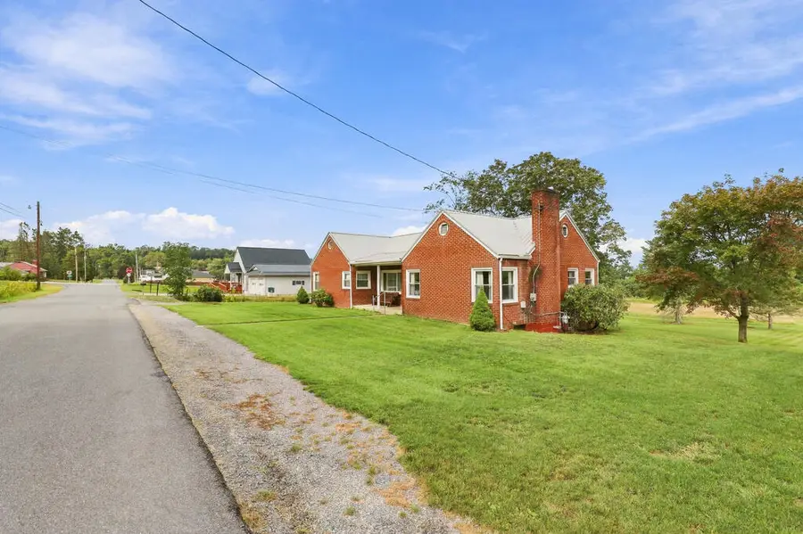 401 Dobson St, Windber, PA 15963 - #3