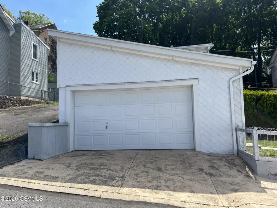 903 E Packer Street, Shamokin, PA 17872 - #3
