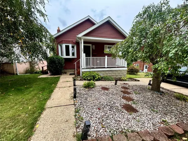 28 Charlton Street, Out Of Area, PA 15205