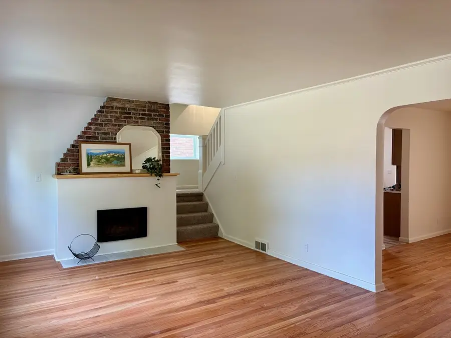 141 W 37th Street, Erie, PA 16508 - Image #2