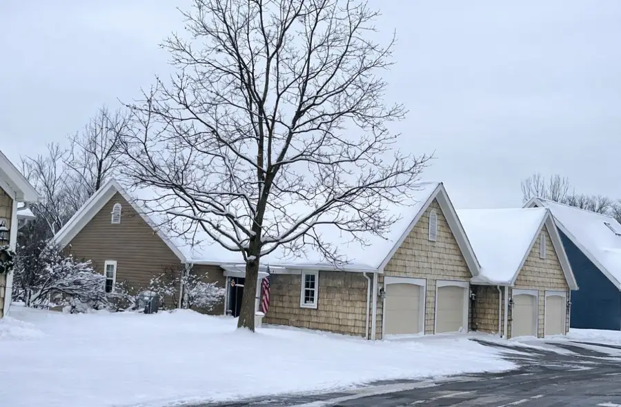 161 S Oak Ridge Circle, Erie, PA 16509 - Image #2