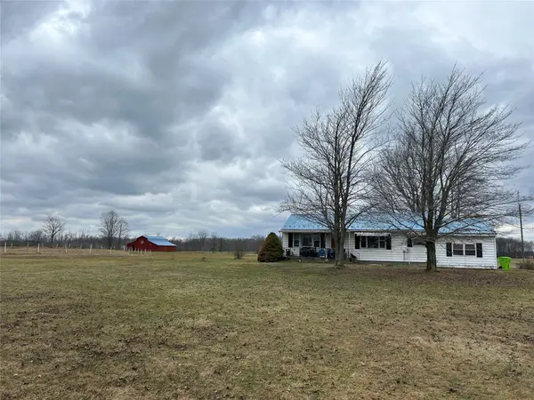 22197 S Beaver Road, Conneautville, PA 16406