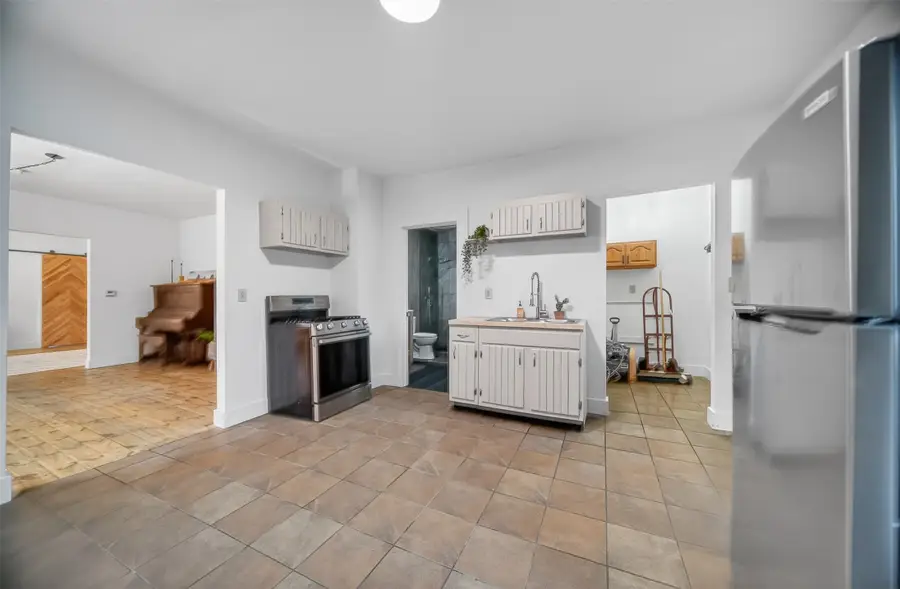 902 W 5th Street, Erie, PA 16507 - #2