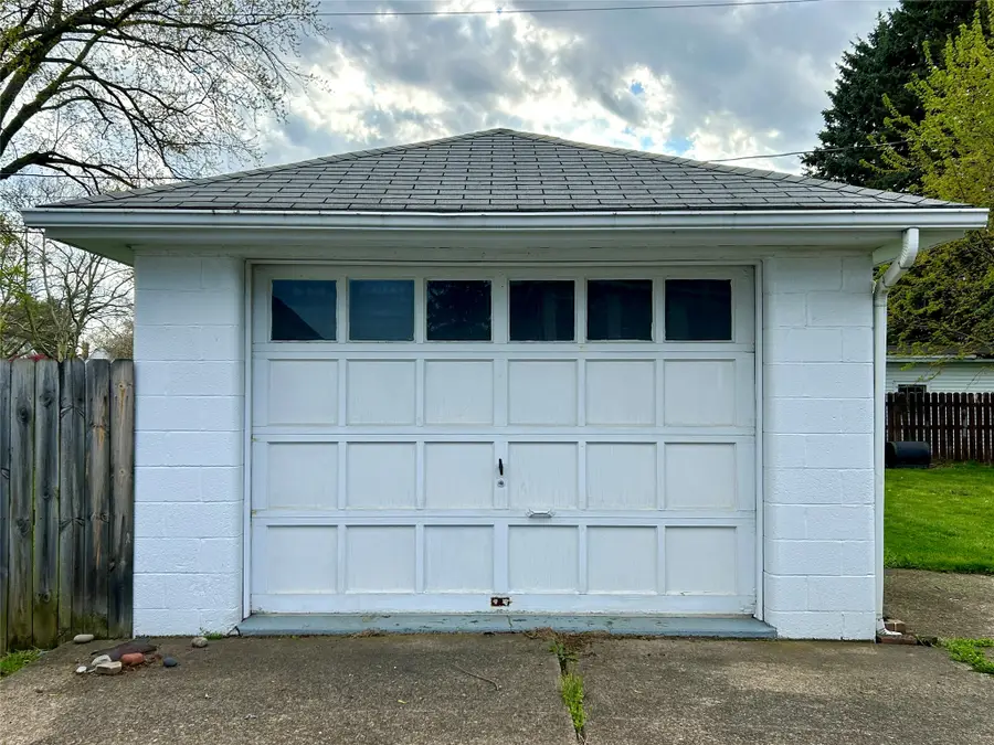 2920 Auburn Avenue, Erie, PA 16508 - #2