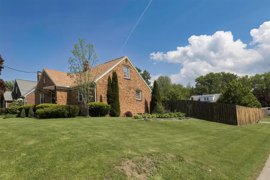 339 E 38th Street, Erie, PA 16504 - #3