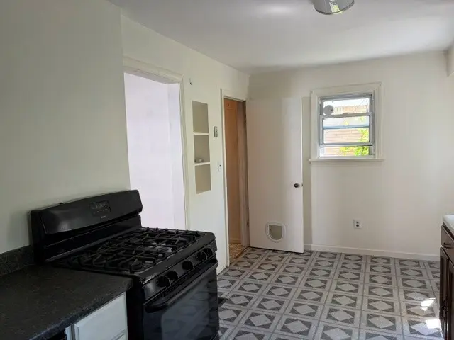 1027 W 32nd Street, Erie, PA 16508 - #3