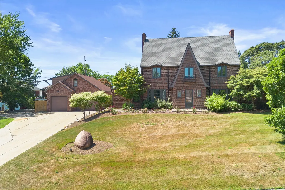 124 W 37th Street, Erie, PA 16508 - #1