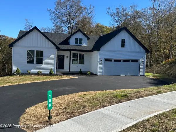 708 Pin Oak Place, Moscow, PA 18444