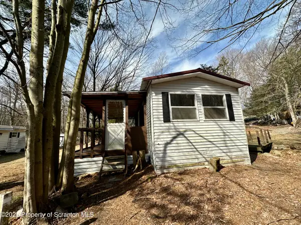 25 Arapaho Path, Gouldsboro, PA 18424