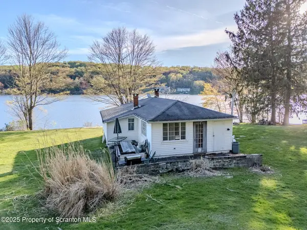 272 Lake Boulevard, Clifford Twp, PA 18470