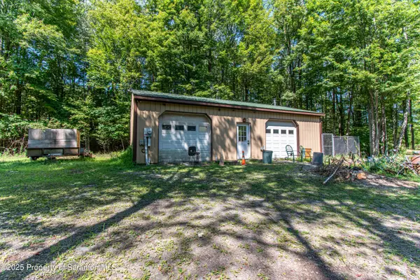 6 Silhouette Lane, Waymart, PA 18472