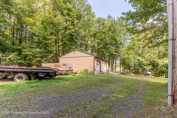 6 Silhouette Lane, Waymart, PA 18472