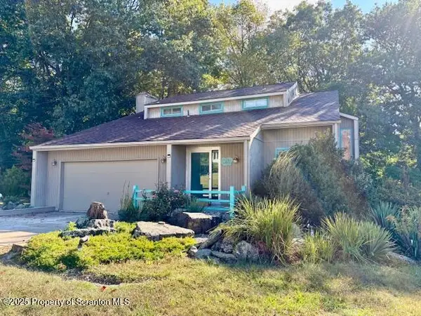 162 Edgewood Drive E, South Abington Twp, PA 18411