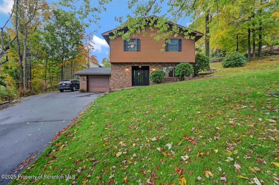 803 W Grove Street, Clarks Summit, PA 18411 - Image #2