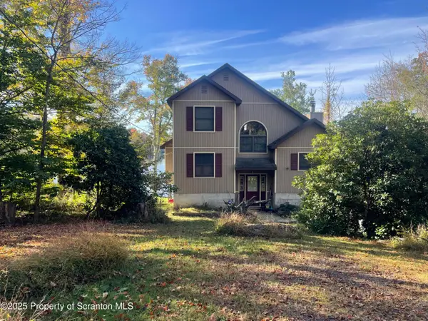 111 E Island Lane, Lake Ariel, PA 18436