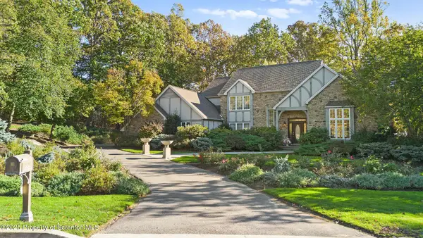 202 Glenmaura Drive, Moosic, PA 18507