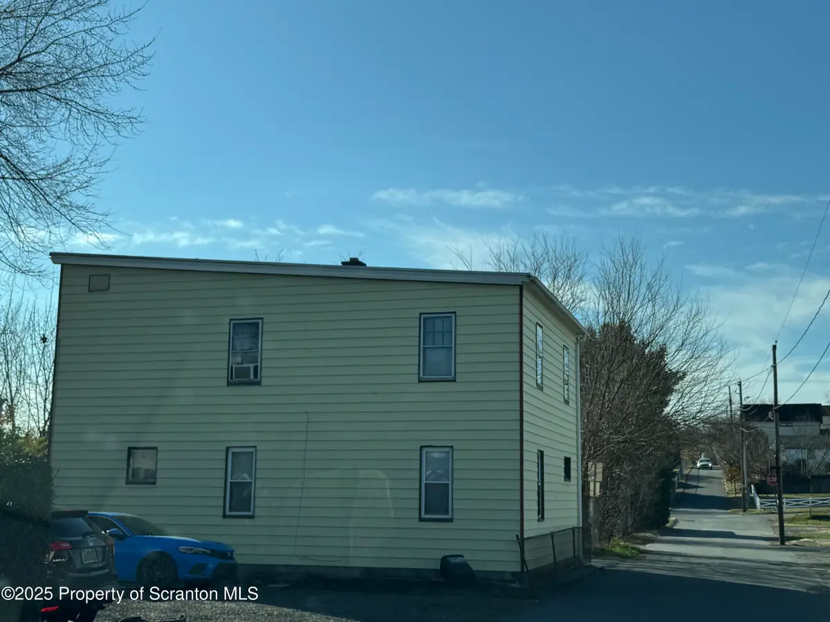 1013 Grant Ct, Dickson City, PA 18519 - Image #1