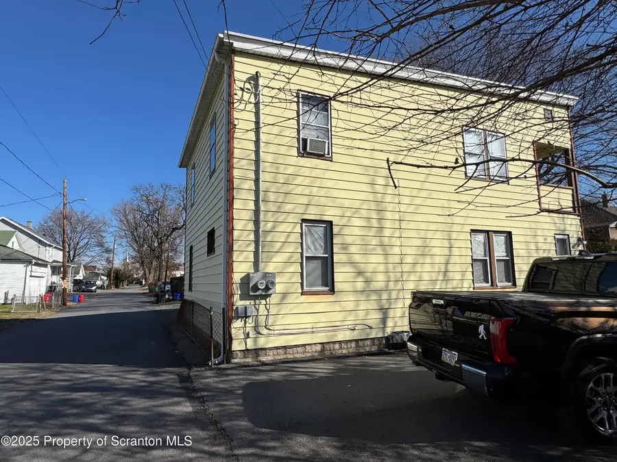 1013 Grant Ct, Dickson City, PA 18519 - Image #2