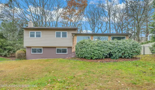 18 Pen-y-bryn Drive, Scranton, PA 18505