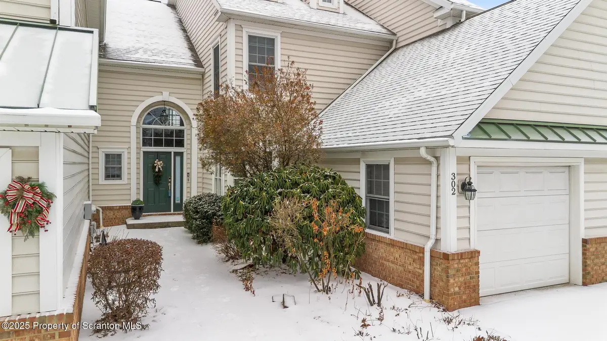 302 Thackeray Close, Moosic, PA 18507 - Image #1