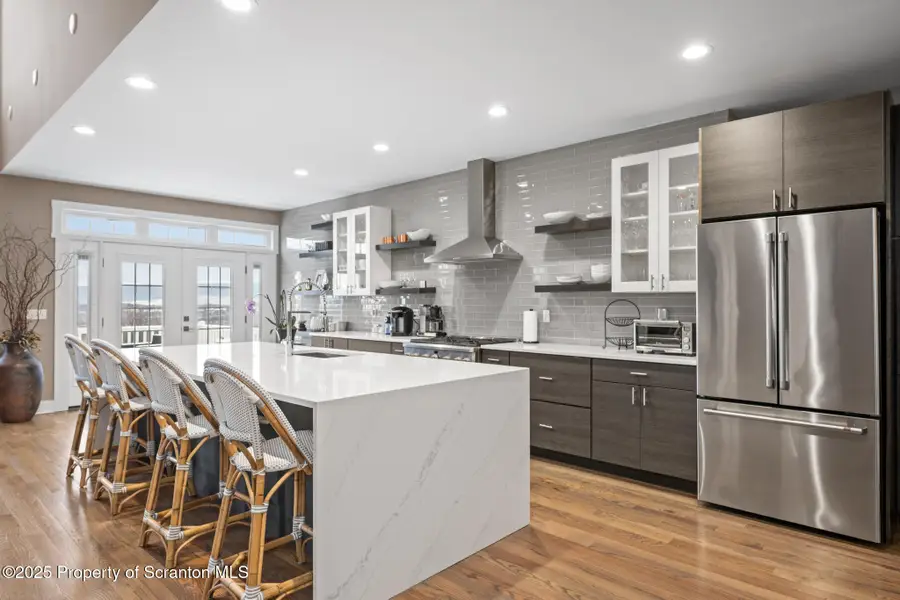 302 Thackeray Close, Moosic, PA 18507 - Image #2