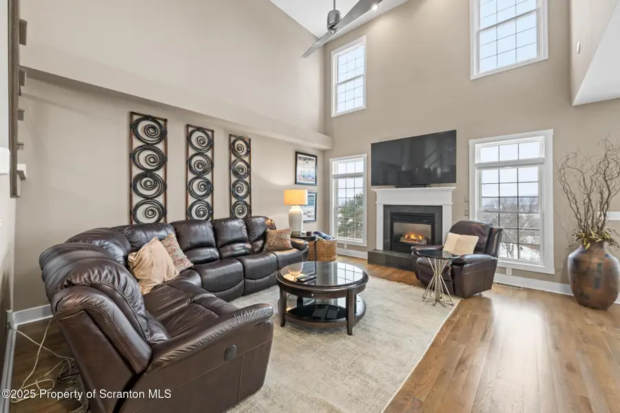 302 Thackeray Close, Moosic, PA 18507 - Image #3