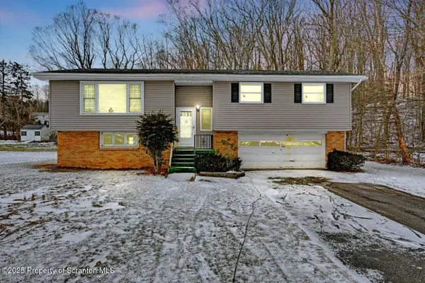 210 Beechwood Drive, Roaring Brook Twp, PA 18444