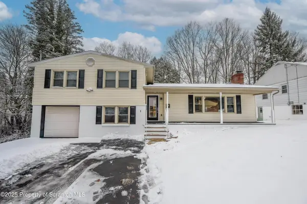 16 Hall Avenue, Clarks Green, PA 18411