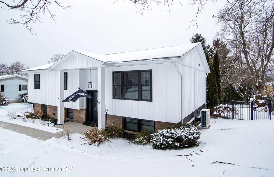 315 Tulip Circle, Clarks Summit, PA 18411 - Image #3