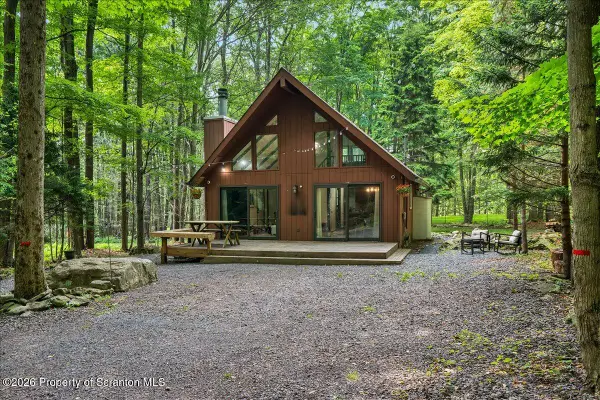 58 Sheffick Road, Gouldsboro, PA 18424