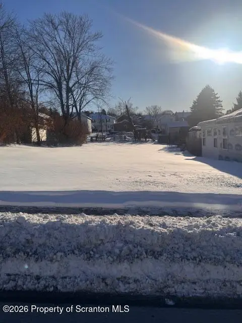 658 Sanderson Street, Throop, PA 18512