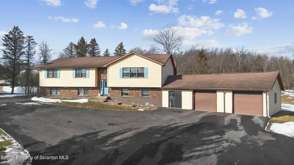 305 Arnolds Road, Jermyn, PA 18433