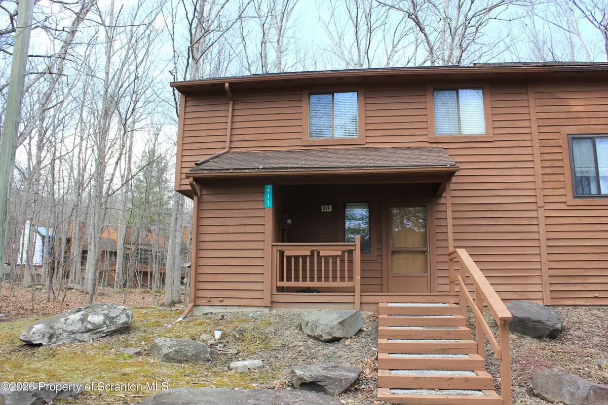 211 Falls Circle, Bushkill, PA 18324 - #1