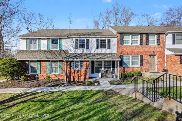 109 Townhouse Place, Roaring Brook Twp, PA 18444