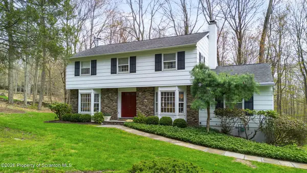 202 Woodlea Road, Glenburn, PA 18414