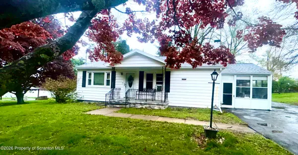 8 Oak Drive, Dallas, PA 18612