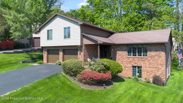 1307 Oakmont Road, Clarks Summit, PA 18411