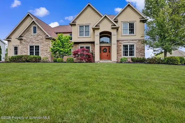 322 Canter Drive, Dallas, PA 18612