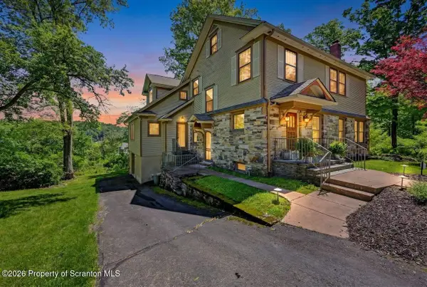 100 Old Woodland Way, South Abington Twp, PA 18411