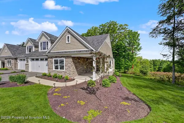 217 Oak Hill Circle, South Abington Twp, PA 18411