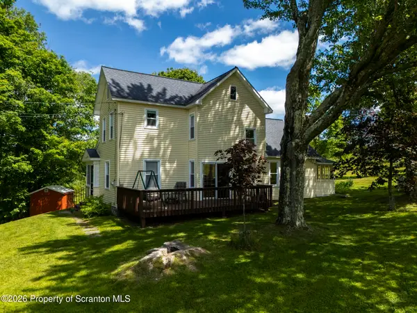 52 Stanton Drive, Waymart, PA 18472