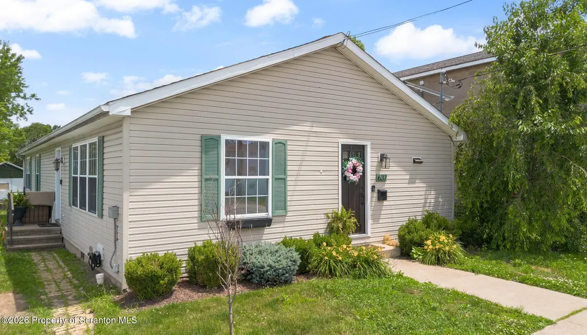 637 Sanderson Street, Throop, PA 18512 - #1