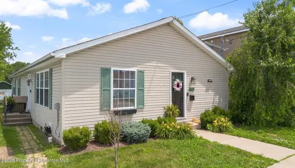 637 Sanderson Street, Throop, PA 18512