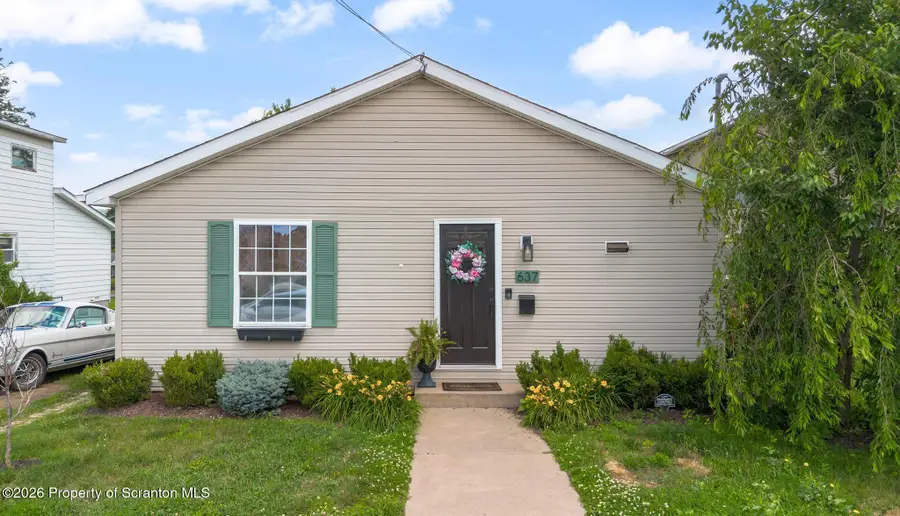 637 Sanderson Street, Throop, PA 18512 - #2