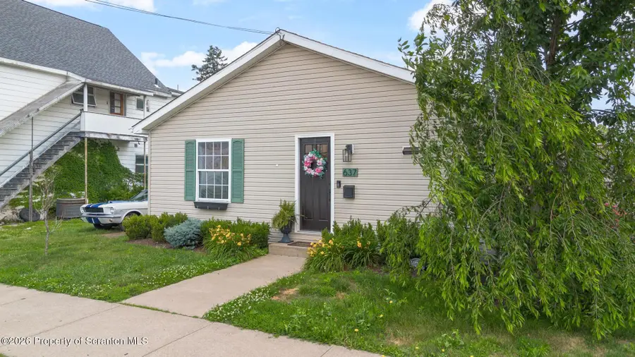 637 Sanderson Street, Throop, PA 18512 - #3