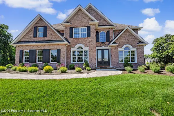336 Glenmaura Drive, Moosic, PA 18507