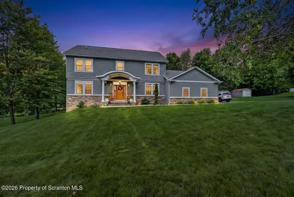 113 Grouse Hill, Greenfield Twp, PA 18407
