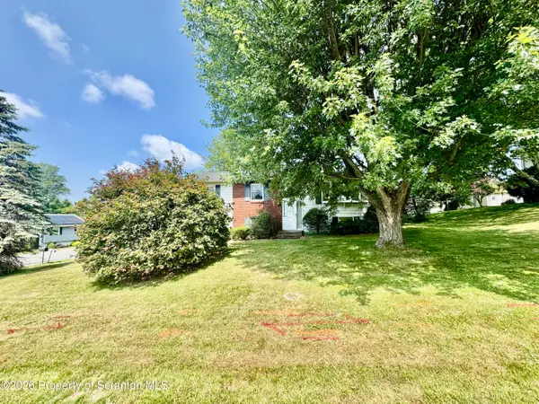 201 Appletree Lane, South Abington Twp, PA 18411