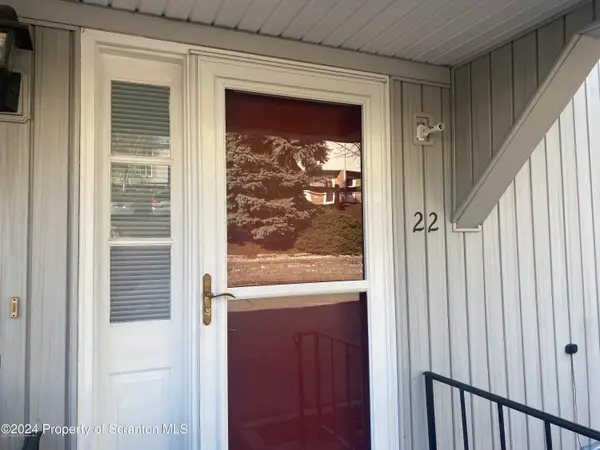 22 Abington Gardens Drive, Chinchilla, PA 18410